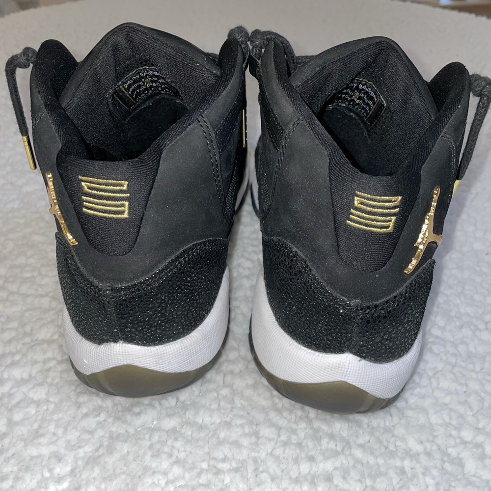 Jordan 11’s heiress black stingray woman size 6.5 - Picture 4 of 5